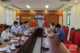 Bí thư Đảng ủy khối cơ quan và doanh nghiệp tỉnh kiểm tra công tác bầu cử tại huyện Vĩnh Lộc