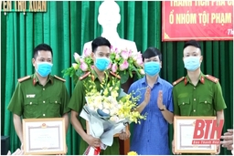 Trao thưởng thành tích phá chuyên án 521V cho Công an huyện Thọ Xuân