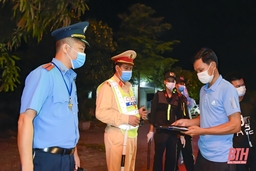 Trắng đêm kiểm soát phòng, chống dịch ở cửa ngõ Thanh Hóa
