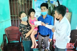 Nhiều hoạt động hỗ trợ, tặng quà cho trẻ em có hoàn cảnh khó khăn