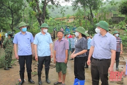 Phó Bí thư Tỉnh ủy Trịnh Tuấn Sinh kiểm tra, chỉ đạo công tác ứng phó với cơn bão số 2 tại huyện Quan Hóa