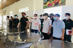 Phó Chủ tịch UBND tỉnh Đầu Thanh Tùng kiểm tra khu cách ly tập trung phòng chống dịch COVID-19 tại thị xã Nghi Sơn
