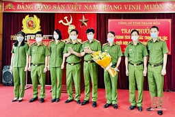 Thưởng  cho các tập thể, cá nhân  trong đấu tranh phòng, chống tội phạm