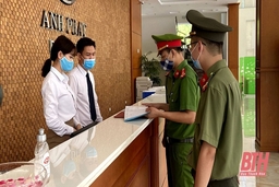 Lực lượng công an trên tuyến đầu chống dịch COVID-19