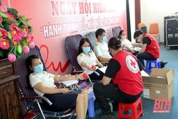 Cán bộ, công chức Cục thuế tỉnh hưởng ứng chương trình hiến máu tình nguyện năm 2021