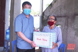 Huyện Hòa Vang (TP Đà Nẵng) trao tặng 100 suất quà cho gia đình chính sách, người có công huyện Quảng Xương