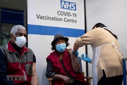 Dịch COVID-19: Anh lên kế hoạch tiêm mũi vaccine tăng cường