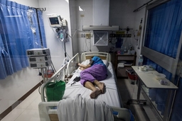 Thái Lan thêm gần 20.000 ca, Iran lần đầu ghi nhận hơn 500 ca tử vong