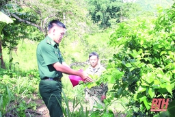 Những người lính mang quân hàm xanh làm “Dân vận khéo”