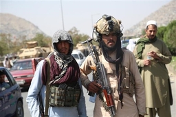 Taliban đã triển khai lực lượng quanh sân bay Kabul chờ tiếp quản