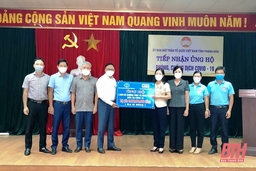 Trưởng Ban Dân vận Tỉnh ủy, Chủ tịch Ủy ban MTTQ tỉnh tiếp nhận ủng hộ phòng, chống dịch