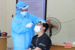 Ghi nhận ngày đầu lấy mẫu test nhanh SARS-CoV-2 cho người dân ở TP Thanh Hoá