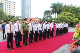 Đoàn đại biểu tỉnh Thanh Hóa dâng hương tưởng nhớ Chủ tịch Hồ Chí Minh, Mẹ Việt Nam anh hùng, các Anh hùng liệt sĩ