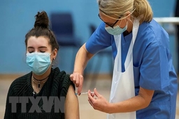 Tiêm vaccine - Hướng đi đúng cho cuộc chiến chống dịch ở châu Âu