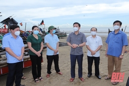 Đồng chí Bí thư Tỉnh ủy Đỗ Trọng Hưng kiểm tra, chỉ đạo công tác phòng, chống bão Conson tại huyện Hoằng Hóa và TP Sầm Sơn