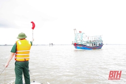 Bộ đội Biên phòng Thanh Hóa kêu gọi tàu thuyền tránh trú bão Conson