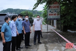 Đồng chí Bí thư Tỉnh ủy Đỗ Trọng Hưng chỉ đạo công tác truy vết, khoanh vùng, khống chế ngay sau khi phát hiện 2 ca F0 tại huyện Quảng Xương