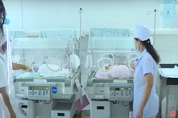Bệnh viện Đa khoa Hợp Lực mổ lấy thai cho sản phụ sinh 3