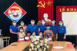 Thanh niên huyện Vĩnh Lộc trao trên 7.300 phần quà Tết Trung thu cho trẻ em