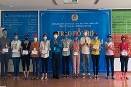 Công ty TNHH Giầy Aleron Việt Nam trao quà cho đoàn viên, công nhân lao động bị ảnh hưởng bởi dịch bệnh COVID-19
