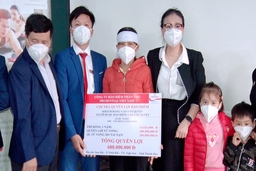 Một khách hàng ở Thanh Hóa được Prudential chi trả bảo hiểm gần 700 triệu đồng