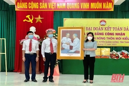 Chủ tịch Ủy ban MTTQ tỉnh Phạm Thị Thanh Thủy dự ngày hội Đại đoàn kết toàn dân tộc tại khu dân cư thôn Xa Thư