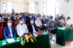 Trưởng ban Nội chính Tỉnh ủy Nguyễn Ngọc Tiến dự Ngày hội Đại đoàn kết toàn dân tộc tại thôn Vân Tiến