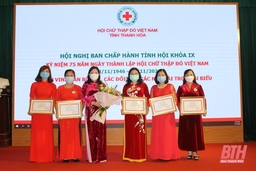 Kỷ niệm 75 năm ngày thành lập Hội Chữ thập đỏ Việt Nam, tôn vinh cán bộ hội xuất sắc, các tập thể, gia đình, cá nhân, nhà tài trợ tiêu biểu