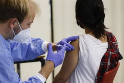 Tổng thống Đức khẩn thiết kêu gọi người dân tiêm vaccine ngừa COVID-19