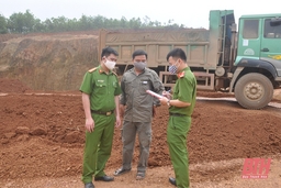 Công an huyện Thạch Thành kiểm tra, xử lý 65 trường hợp  vi phạm về tải trọng, kích thước thành thùng  xe