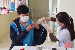 Huyện Nông Cống tiêm mũi 1 vắc xin phòng COVID-19 cho học sinh THCS