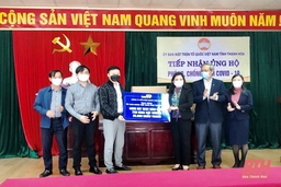 Công ty CP TNH  99  Việt Nam  ủng hộ  trang thiết bị y tế giúp  tỉnh Thanh Hóa  phòng, chống dịch COVID-19