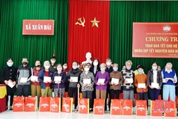 Ủy ban MTTQ tỉnh tặng quà tết cho hộ có hoàn cảnh khó khăn tại huyện Thọ Xuân