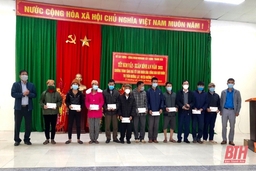 Công đoàn Ngành Xây dựng Thanh Hóa thăm, tặng quà cho các hộ dân có hoàn cảnh khó khăn ở huyện Mường Lát và Đồn biên phòng Hiền Kiệt