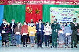 Phó Chủ tịch Thường trực UBND tỉnh Nguyễn Văn Thi kiểm tra tình hình sản xuất, đời sống, thăm và tặng quà tại huyện Quan Sơn