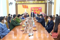 Huyện Vĩnh Lộc thăm, tặng quà Đồn biên phòng Trung Lý