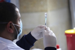 Israel quyết định tiêm mũi tăng cường cho trẻ từ 5 đến 11 tuổi
