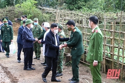 Đoàn công tác tỉnh Thanh Hóa thăm, tặng quà các đơn vị làm nhiệm vụ tại khu vực biên giới huyện Quan Sơn