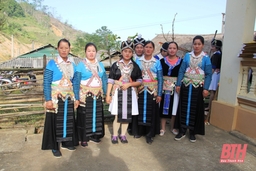 Độc đáo trang phục truyền thống của dân tộc Mông trắng