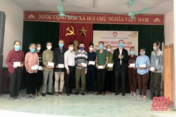 Ủy ban MTTQ tỉnh trao quà cho hộ nghèo nhân dịp Tết Nguyên đán