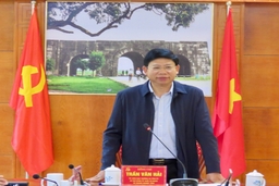 Bí thư Đảng uỷ Khối Cơ quan và Doanh nghiệp tỉnh kiểm tra tình hình sản xuất, đời sống Nhân dân và tặng quà tại huyện Vĩnh Lộc