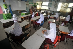 Ấn Độ: Tranh cãi về lệnh cấm nữ sinh là tín đồ Hồi giáo mang hijab