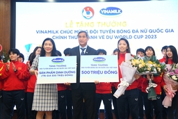 Vinamilk trao thưởng cho đội tuyển bóng đá nữ quốc gia