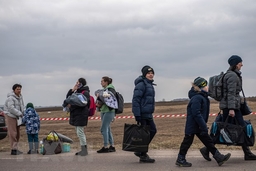 Ukraine bắt đầu sơ tán dân thường qua hành lang nhân đạo tại Mariupol