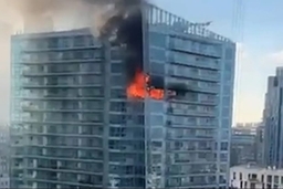 Cháy lớn tại tòa nhà thương mại 21 tầng ở thủ đô London của Anh