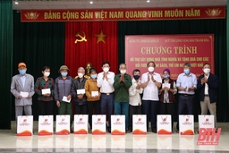 Báo Thanh Hoá hỗ trợ xây nhà tình nghĩa và tặng quà cho đối tượng chính sách, trẻ em nghèo vượt khó