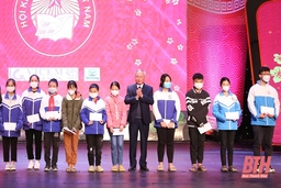 Quỹ Khuyến học, khuyến tài Lam Sơn đồng hành cùng học sinh nghèo hiếu học