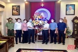 Ủy ban MTTQ tỉnh thăm, chúc mừng Lễ Phục sinh đồng bào Công giáo