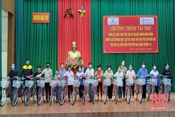 Trao tặng xe đạp cho trẻ em có hoàn cảnh khó khăn và sổ tiết kiệm hỗ trợ trẻ mồ côi, trẻ bị ảnh hưởng do đại dịch COVID-19