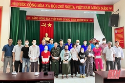 CLB Câu cá thể thao tỉnh Thanh Hóa tặng quà cho nạn nhân chất độc da cam TP Thanh Hóa